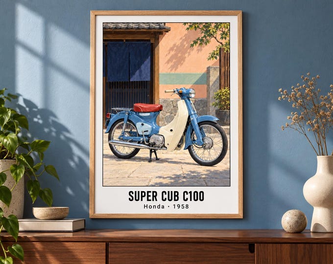Honda Super Cub C100 Motorcycle Art Print, Retro Poster, Two A2 Digital Versions — presentación de la obra